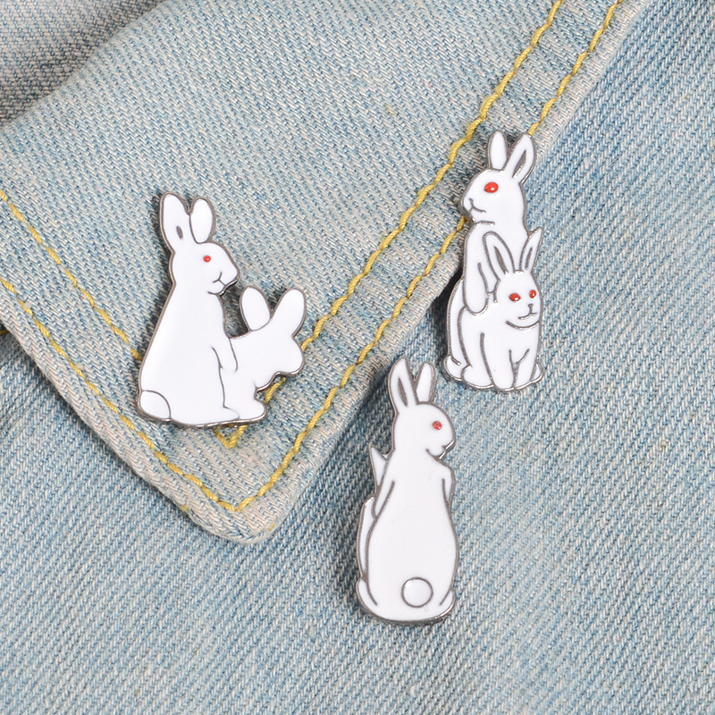Embroidery Rabbit - Брошь на булавке с изображением мультяшных